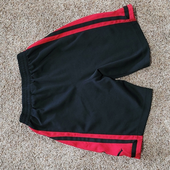Boy's Air Jordan Shorts - Picture 3 of 4